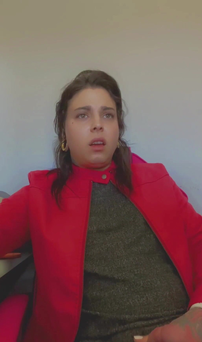 EmmaInkTrans: Tocmai am înregistrat acest videoclip masturbându-mă uit la un porno transsexual...