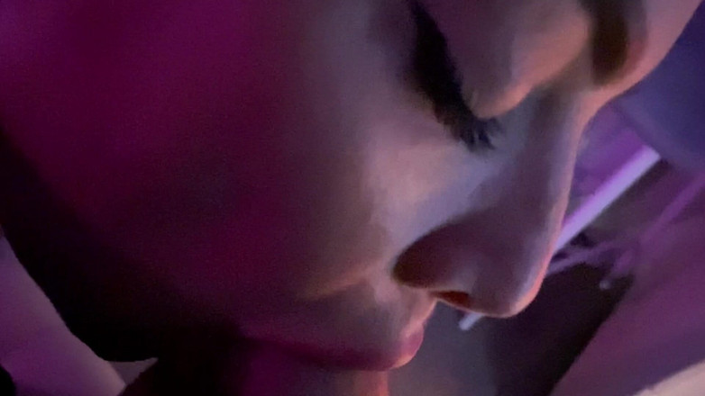 Slowly Tease: # 23 (completo) la reina de nylon hace una mamada y monta...