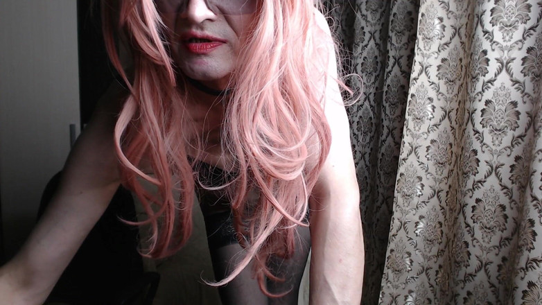 violet_bisex: पूरी तरह से नग्न व्यभिचारी मेहमानों से चैट करने के लिए खुद को दिखाती है