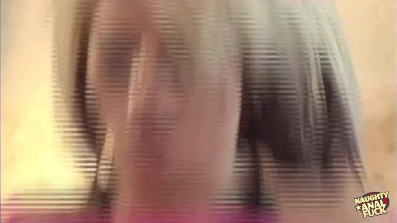 Naughty anal fuck: Sanfte freundin schmeißt sich für ihren tittenfick-schatz in rosa strümpfen