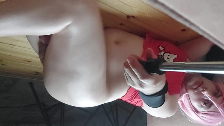 Kitty_Cross: フェムボーイモデルがゆっくりオイルをこすり、純粋な熱で腰を揺らす