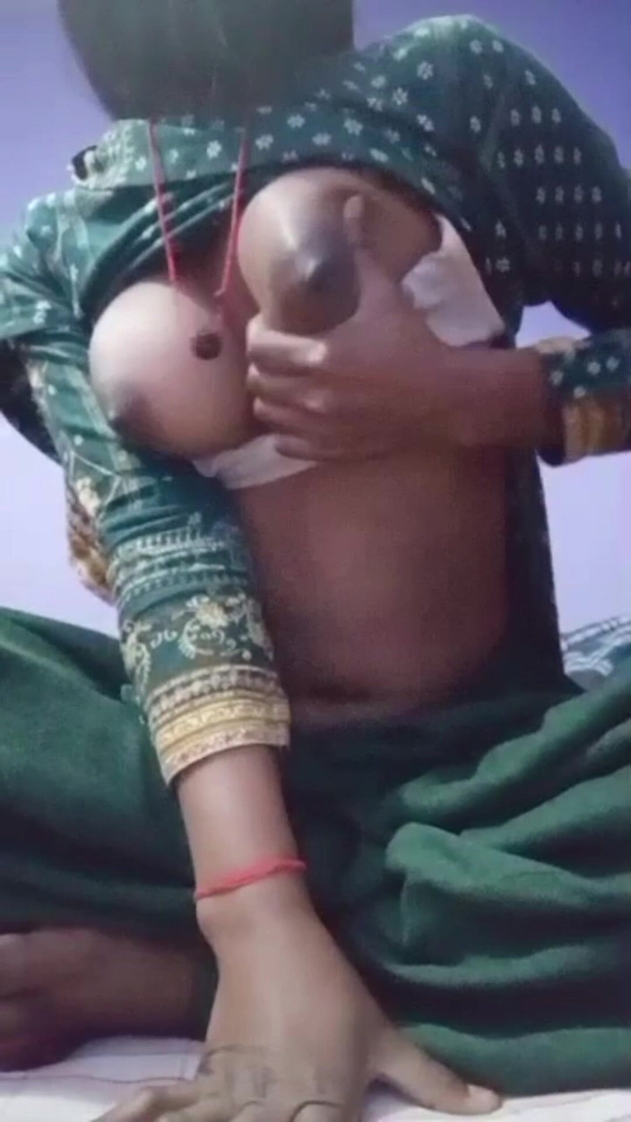 Anuttar: Coño follando con grande berenjena y chica india con tomate