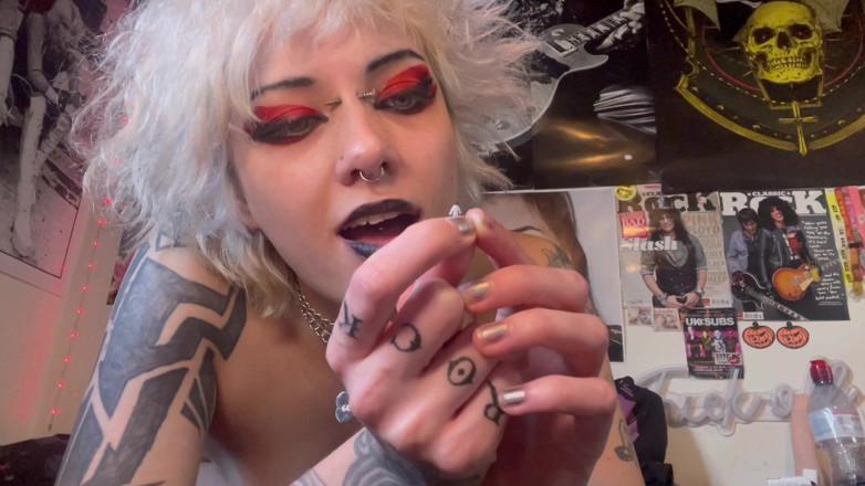 Glitterqueen1999: Tiny Man Hides in Glitterqueen1999 S Mouth as She Sucks...