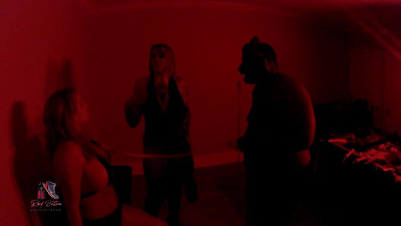 Reds Fetish Emporium: Double Dom-session