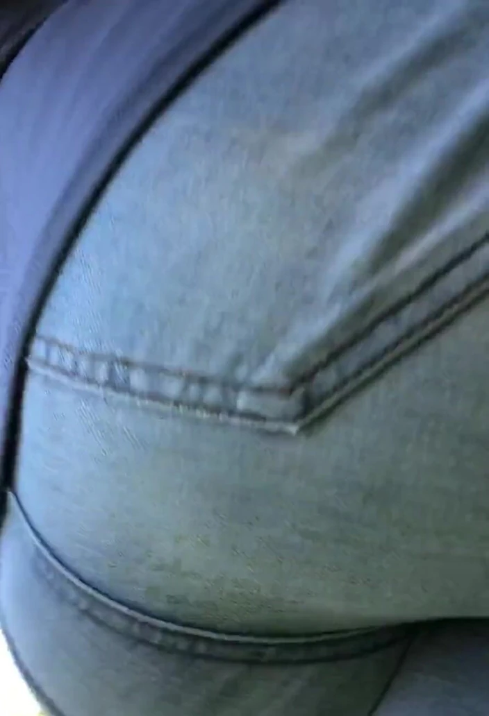 AdalynnX: Nothing Like a Big Ass in Tight Jeans