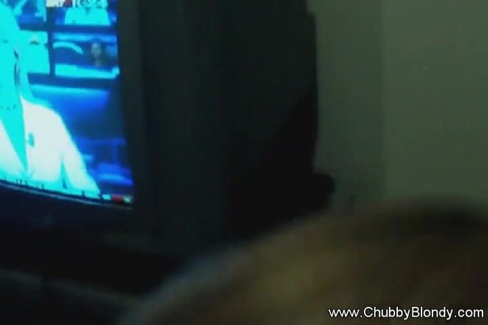 Chubby Blondy: Very hot milf blowing cock at home