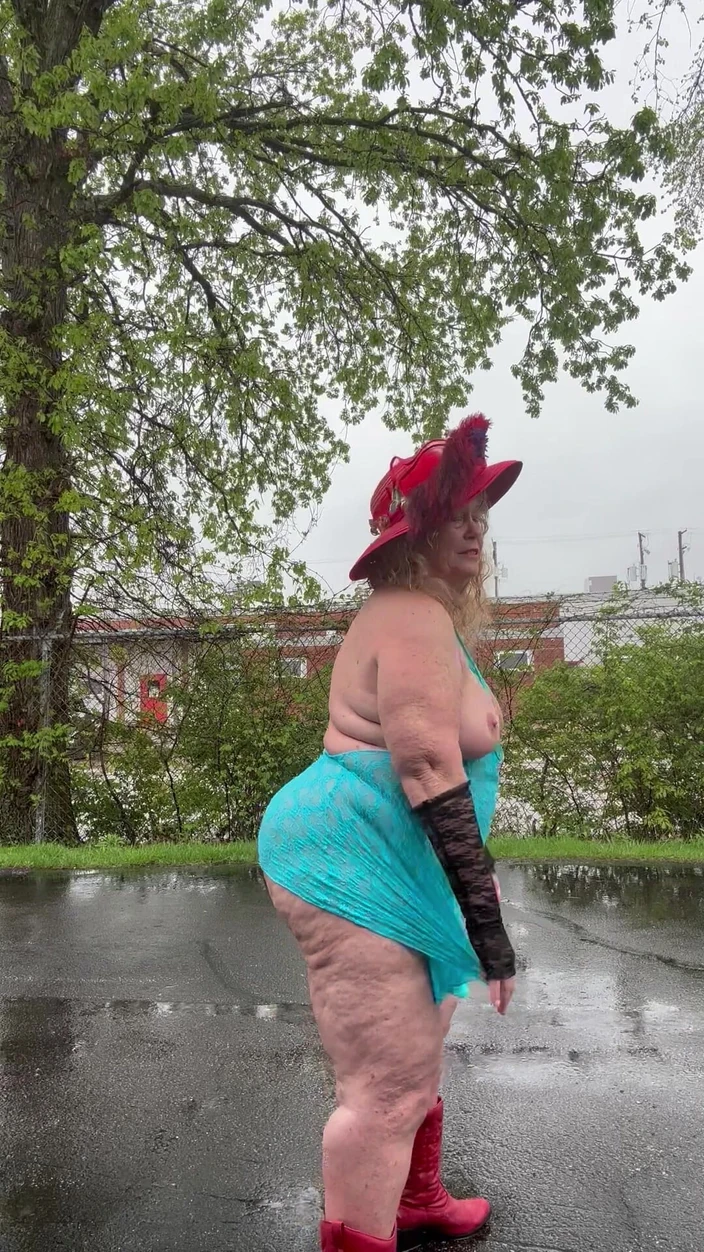 Big Ass 4 U: Catching Raindrops on My Titties
