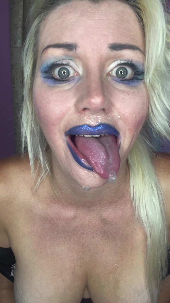 Sultry Silvea: Sultry Silvea Silvea Bawi się swoją śliną