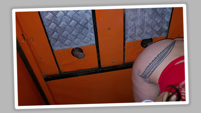 NubeBukkake: Gangbang Krismas Gloryhole