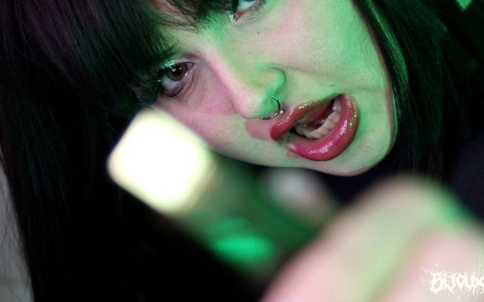Bijoux: Usb-junge findom