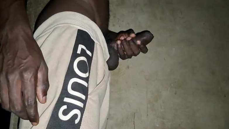 Power dick: Этот мощный черный член готов к траху.