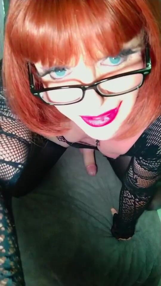 Emma Browne: Traviesa pelirroja crossdresser