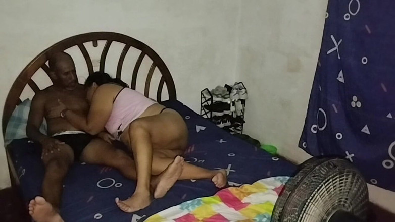 Adribella69: Domácí sex! Pozval jsem souseda na filmy a nakonec jsme...