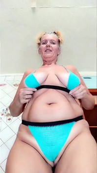A Favorite Sea-colored Swimsuit Decorates Your Body with Your Own Hands.