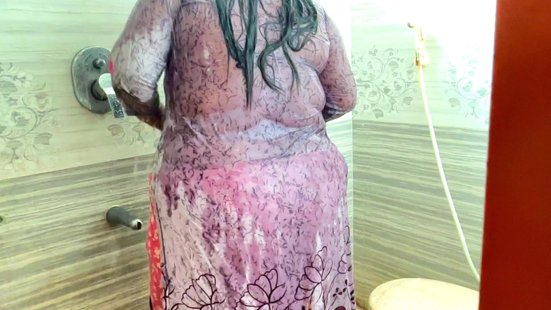 Aria Mia: Cazzo con zia in bagno