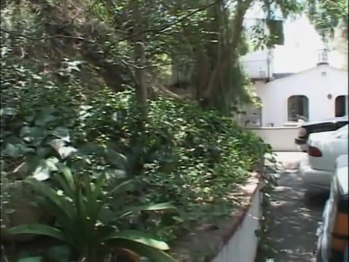 FM Video films: जंगली कुतिया की घर के बाहर मुश्किल से चुदाई