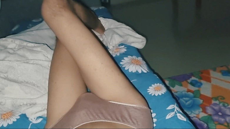 Nickey: 継母の中古パンティを履く