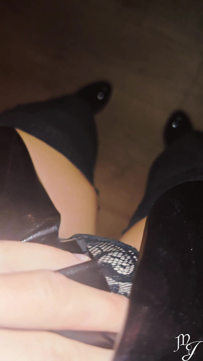 DeesseJulia: Upokorzenie: lalka cipki dla ciebie, moja cipka pozostanie teraz niedostępna -...