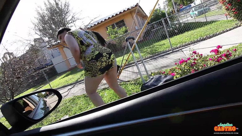 Angelina Castro: Angelina Castro rewards her driver with hot blowjob!!
