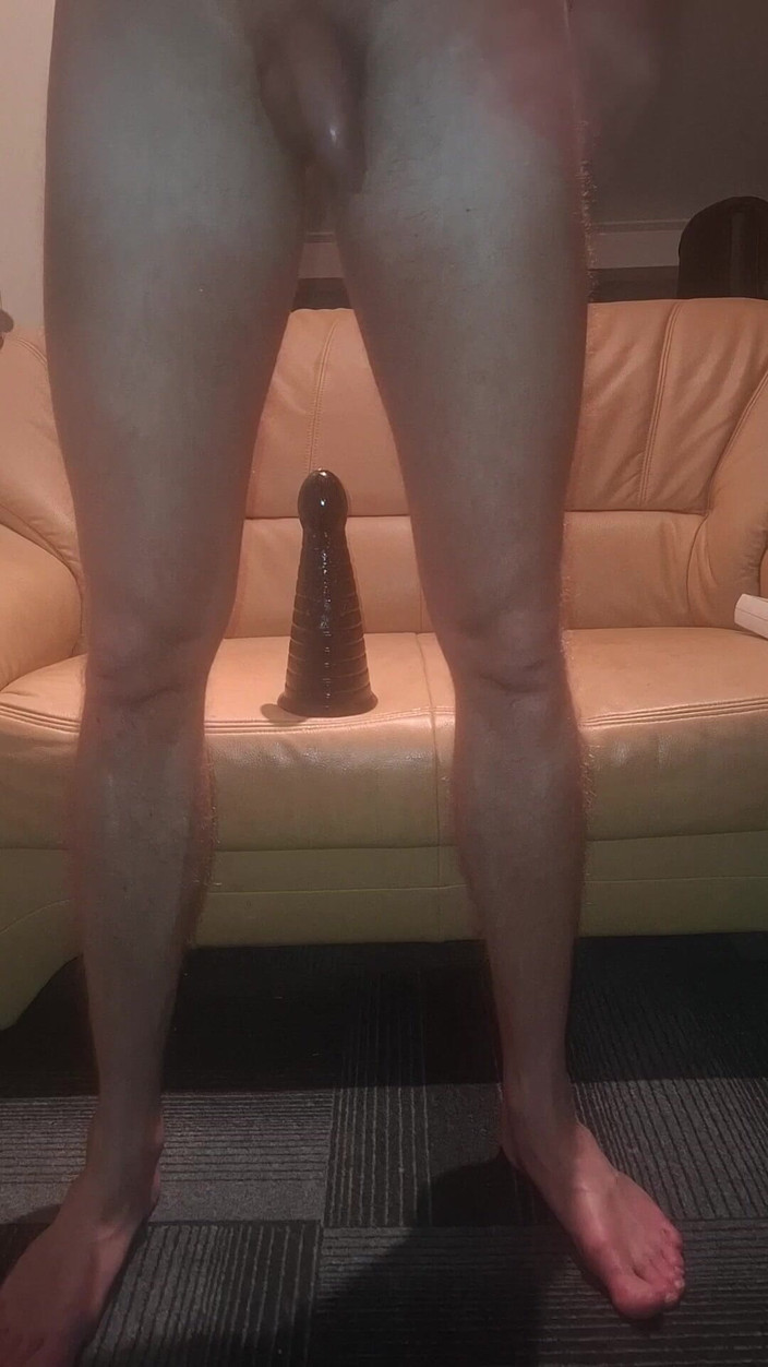 NoFace Twink X: Heißer schwuler twink noface twink x reitet riesiges spielzeug