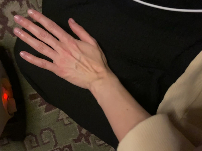 Princess Aisha: Veiny Hands Near the Heater