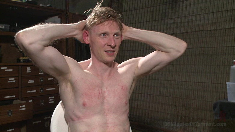 30 Minutes of Torment: Rechte kickboxer wordt dunked tijdens het fotograferen van zijn lading