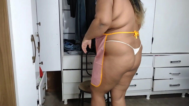 Jeanne Welsh: New Little Bitch Cleaning Very Hot and Showing off