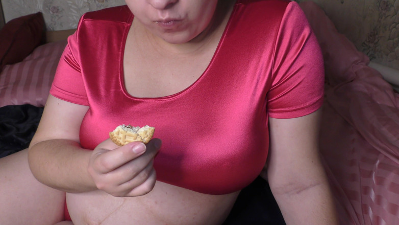 Milky Mari: La moglie traditrice con grandi tette mangia biscotti coperti di...