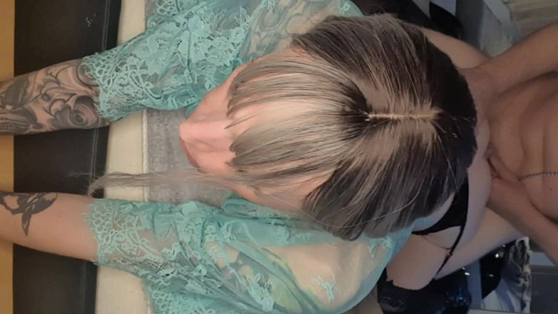 Skinnyminxx_xd: Papà mi tratta come una brava piccola puttana