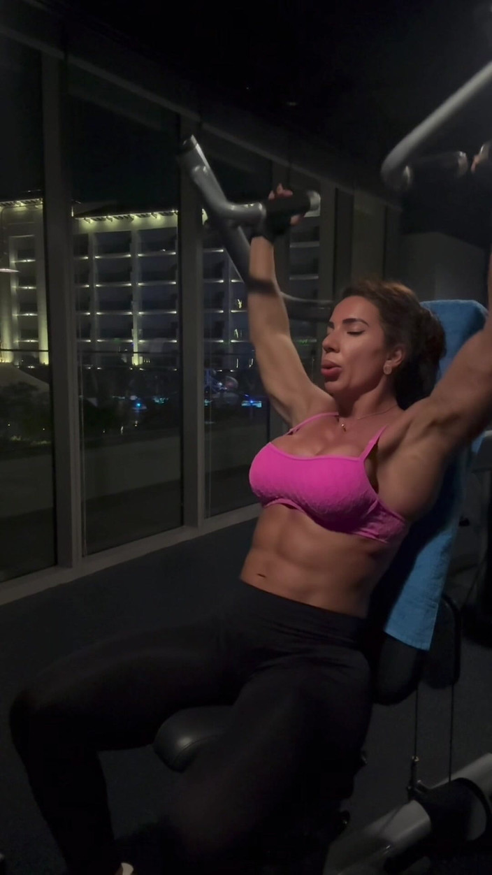 Alesyamuscledoll: Тренировка и позирование после части 1