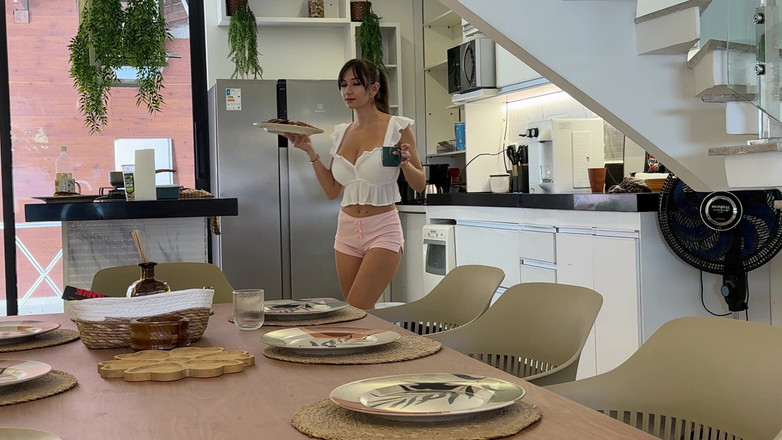 Kitty Kriss: Bini panas bertetek besar dihidangkan zakar tebal dan creampie dan...