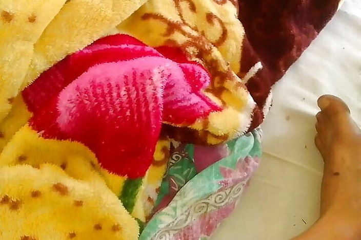 Gangbang straight: Eiaculazione sotto la coperta