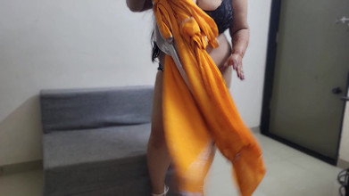 Hot Pavitra