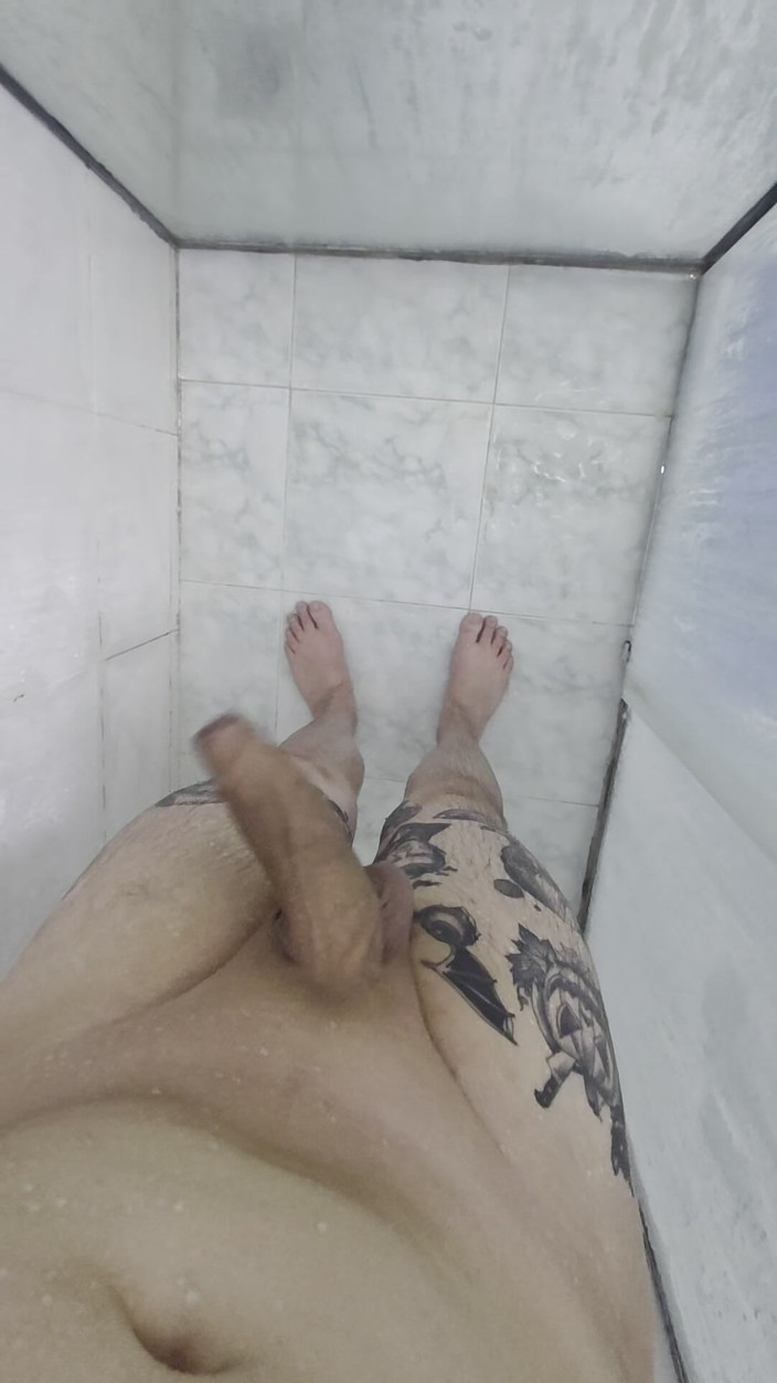 Lkdick8: Eine sehr heiße dusche