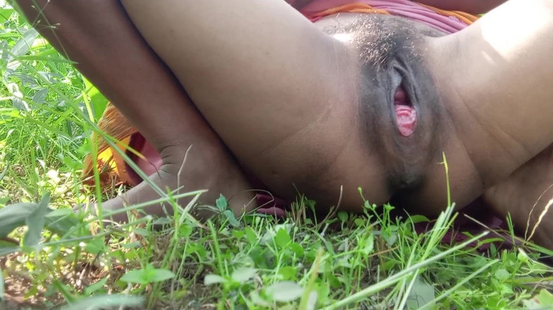 Treblsex: Nevlastní švagrová, sedni si na poli indické Bajry a vypusť vodu...