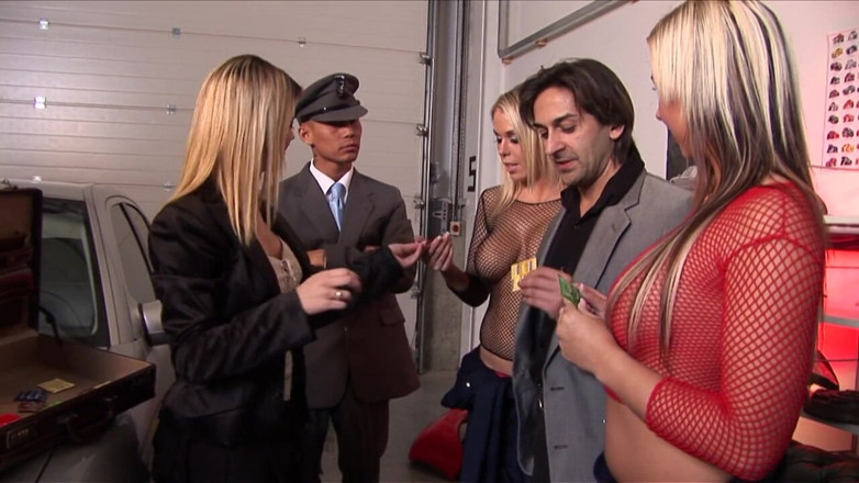 Im Bored lets Orgy: Incredible French orgy in a garage