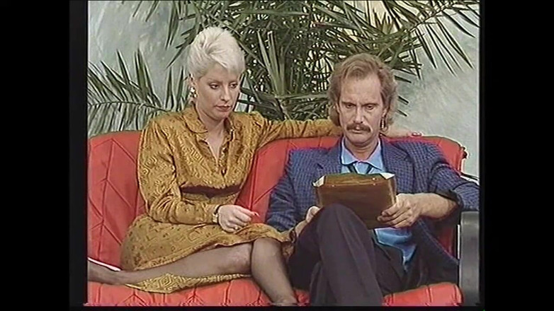 Vintage megastore: हॉट चोदने लायक मम्मियों के साथ शानदार विंटेज तीन लोगों वाली चुदाई पोर्न की बड़े लंड द्वारा चुदाई