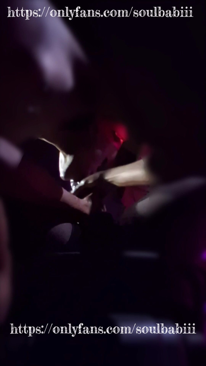 Soulbabii: Mungendo Un Grosso Cazzo Dal Basso