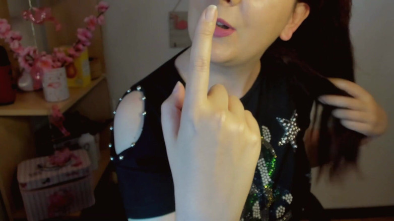 Nicoletta Embassi: Hand fetish costum video