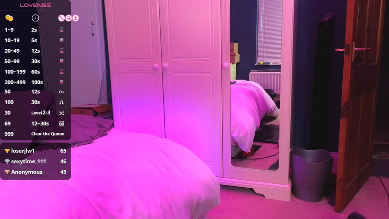 JessicaXD: Éjaculation en lingerie noire devant la caméra