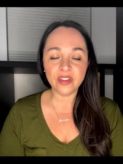 Amanda Thickk: Brunetă sexy