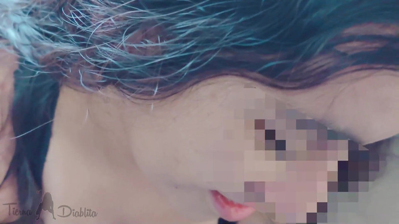 Tender Little Devil: ¡Qué hermosas tetas! Joven vecino caliente despertará tu apetito