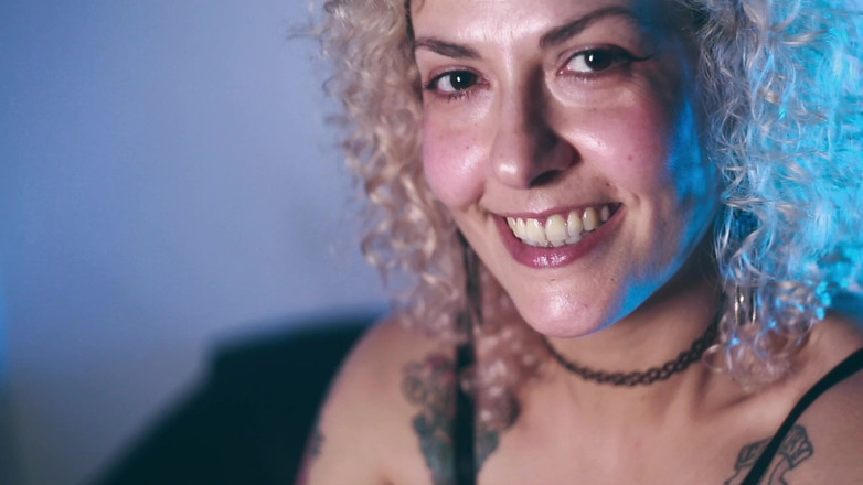 MariLou Moreira: Dev tek boynuzlu at dildosunda zıplıyor