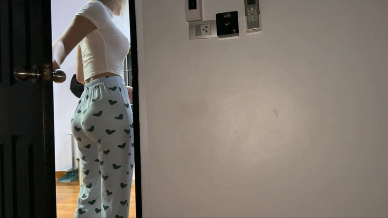 BootyFrutti: Хорошо, потри мою киску, но без проникновения!