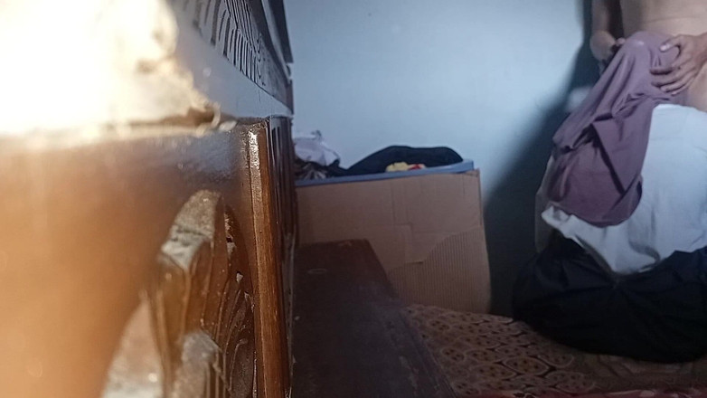 Famly sex: La mia matrigna era seduta nella stanza di mia cognata.