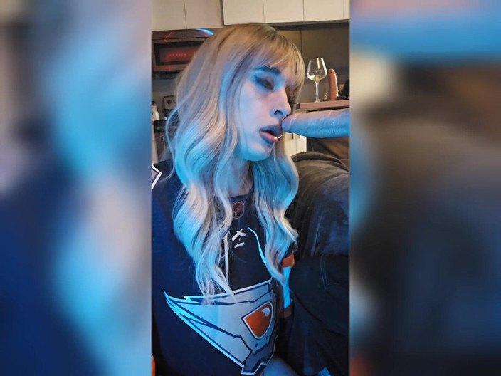 August Harper: トランスガールのオーガスト・ハーパーがプレーオフの賭けに負けて自滅