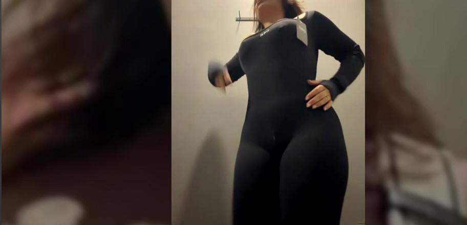 Ayumi Hall: 当我在更衣室里的服装店里，他们看到我赤身裸体时，我不小心把直播放开了