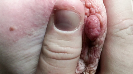 Bouncy Tits Action: Грубо отшлепай мои сиськи и тяни мои соски