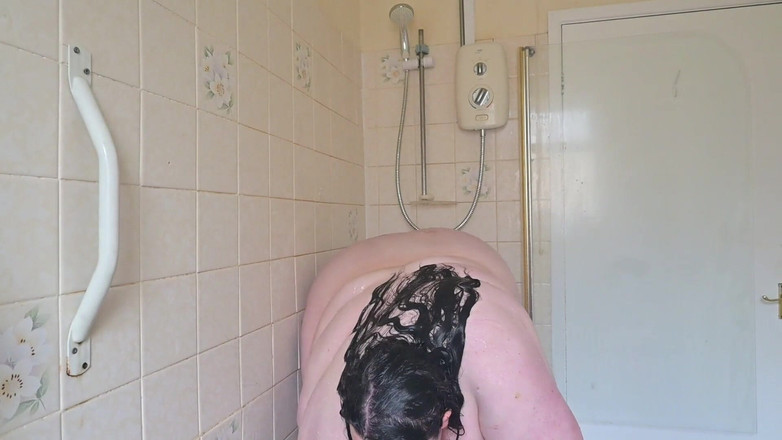 SSBBWLadyBrads: 淋浴女神露出