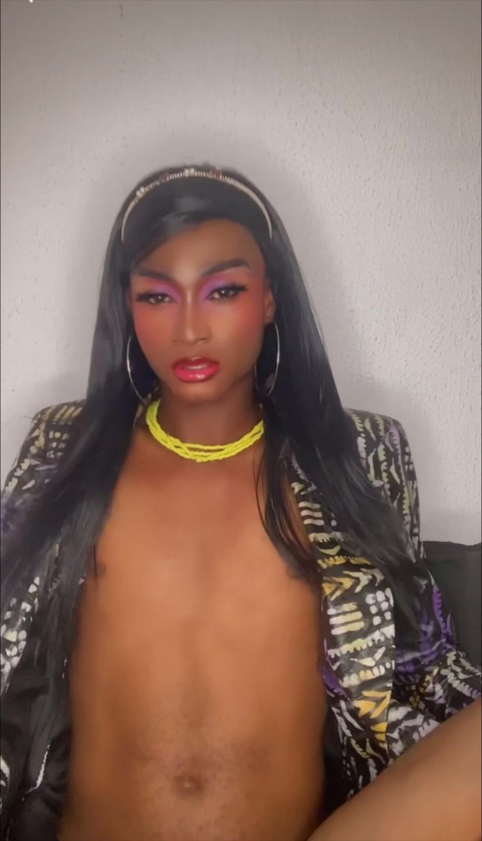 Taste Of Lilith: Pula atârnând a unei femei negre